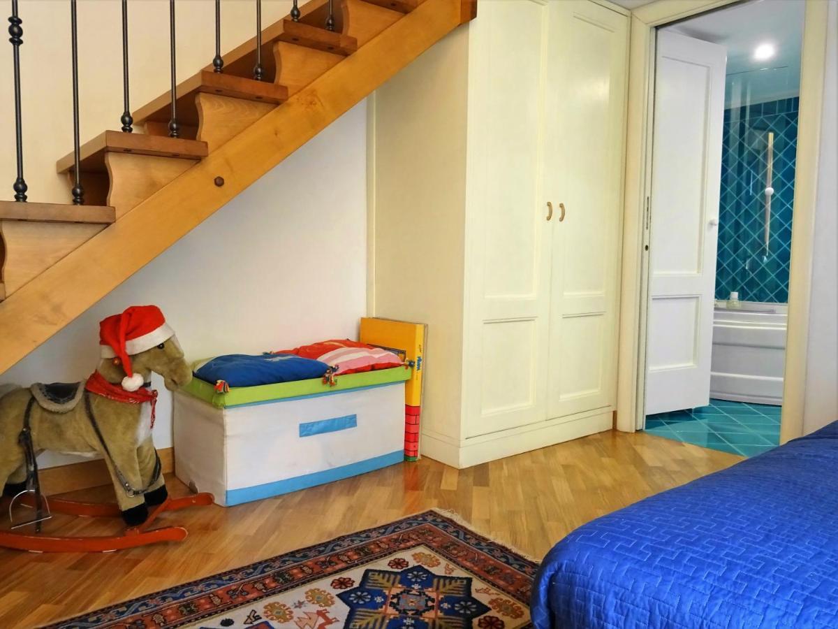 Mezzocannone Holiday House Napoli Dış mekan fotoğraf