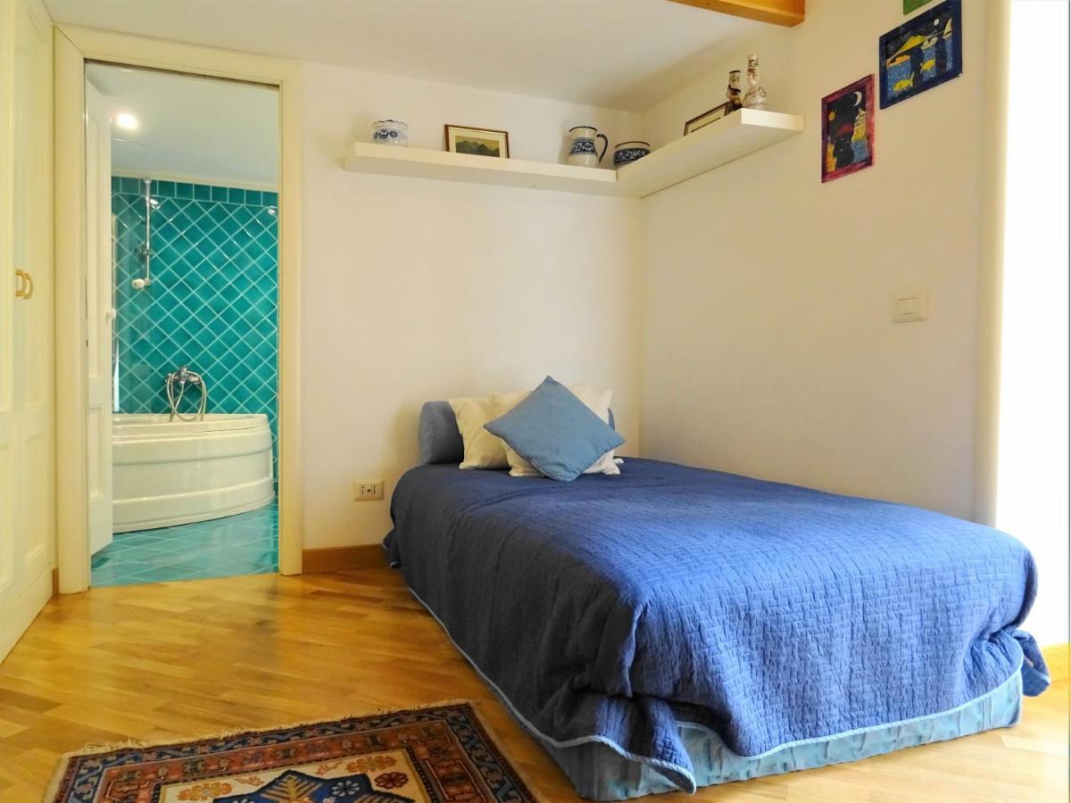 Mezzocannone Holiday House Napoli Dış mekan fotoğraf